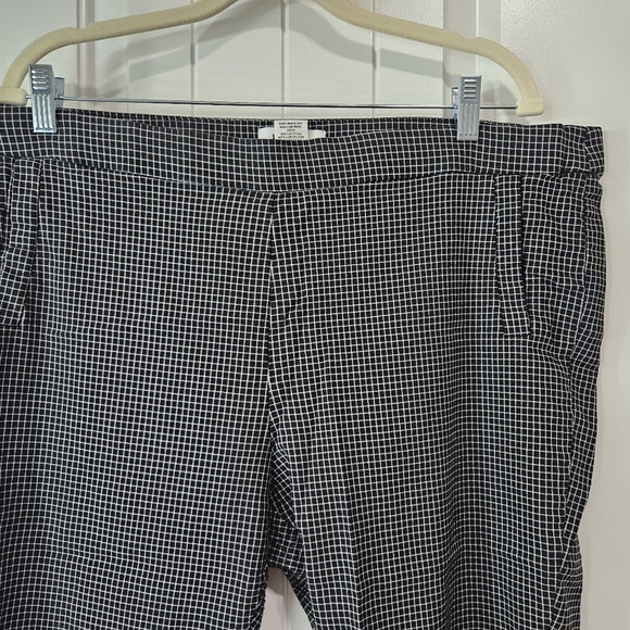 Black and White Plaid Ankle Pants xxl - Picture 4 of 8